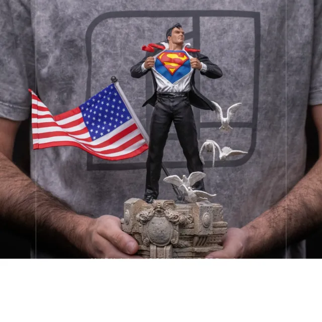 Iron Studios Clark Kent Superman DELUXE 1:10 Art Scale Deluxe Statue DC Comics