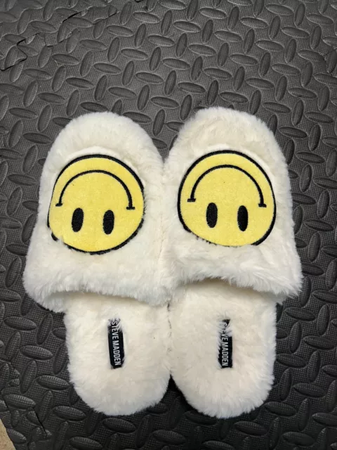 Steve Madden Smiley Face Fuzzy Slippers Size L (8-10)