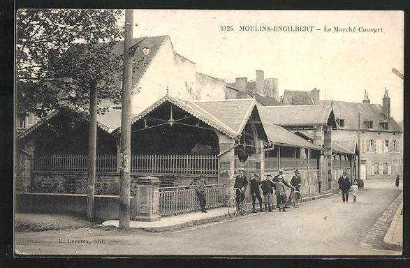 CPA Moulins-Engilbert, le Marché Couvert