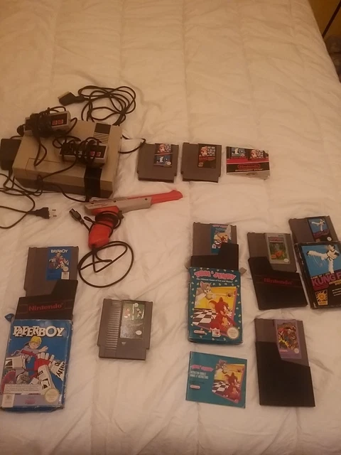 console nintendo NES complète plus Zapper  et 6jeux