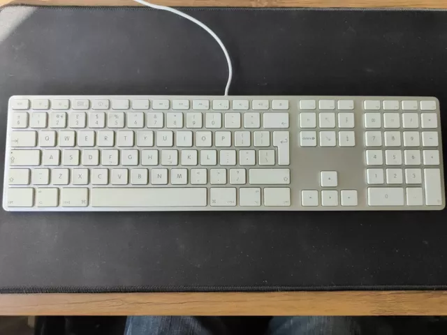 Apple A1243 Wired Aluminium Keyboard - White