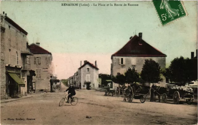 CPA RENAISON - La Place et la Route de ROANNE (165926)