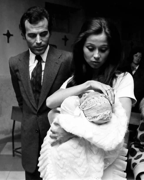 SINGER JULIO IGLESIAS With His Wife Isabel Preysler 1973 Old Photo EUR ...