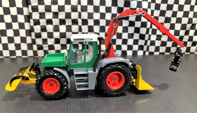 Siku Fendt Forestry Tractor w/Boom & Grapple - Green/Red - 1:32 Diecast Boxed