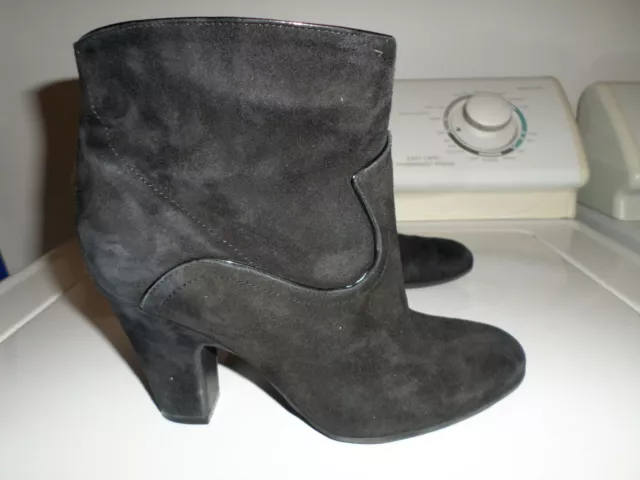 Nine West Ankle Boots-Size 6M-Black Suede-Pre owned in Very Good Condition