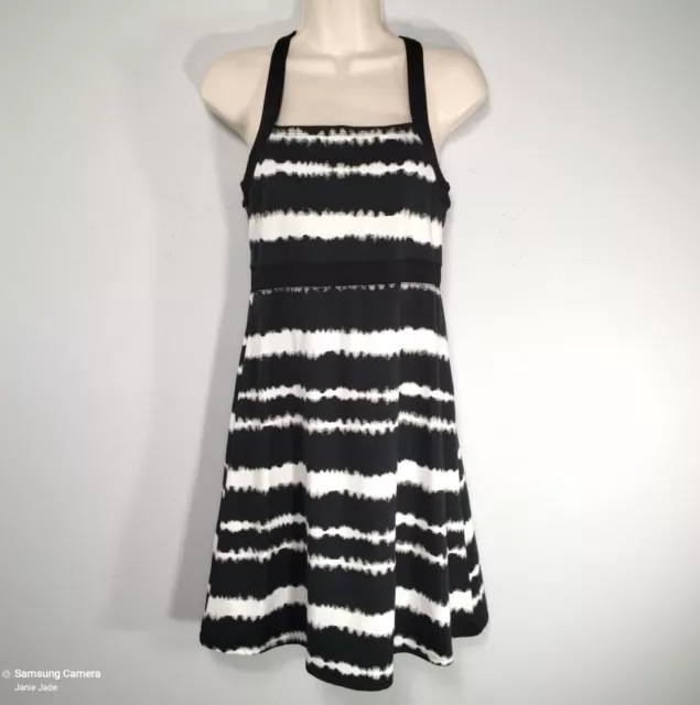 SOYBU Dress Size M Crossback Strap Built In Shelf Bra Athletic Black White Yoga