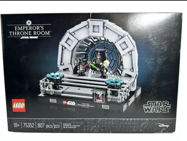 LEGO Star Wars: Emperor's Throne Room Diorama (75352) LEGO Star Wars: Emperor's Throne Room Diorama (75352)