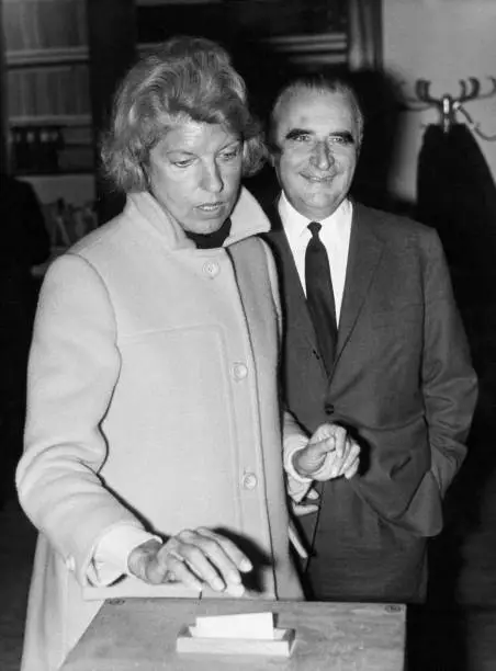 Georges Pompidou Claude Pompidou Voting Orvilliers June 23Rd 1968 Old Photo