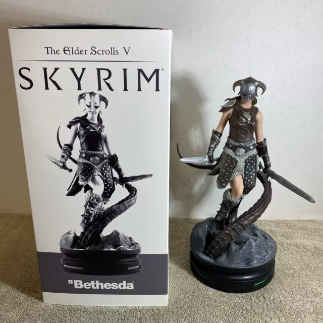 SKYRIM Dragonborn Statue Figure Limited Edition THINKGEEK Modern Icons 9'' RARE