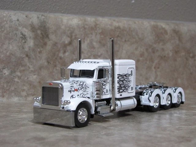 Modellino 1/64 Peterbilt 389 Bianco Con Demolitore Rotativo - DCP, In