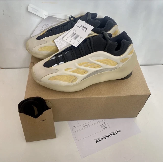 Yeezy shop 700 deadstock