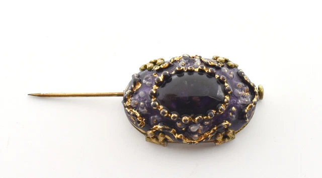 Lot de Broche bouton en émaux de Limoges, signée Sazerat (éclat). au prix de 60 à 80 € en vente aux enchères par l'hôtel des ventes