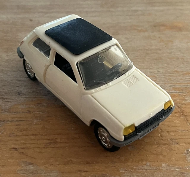 ANCIENNE NOREV PLASTIQUE Renault 4L N°53 Ech 1/43 Eme EUR 28,00