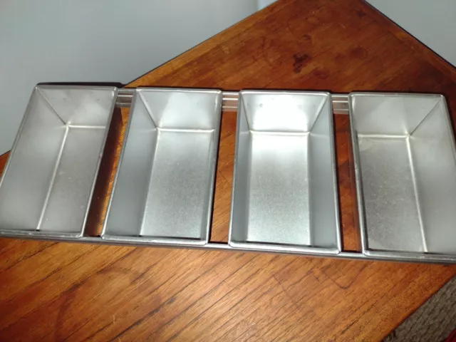 Metallic 4 Strap Bread Pan