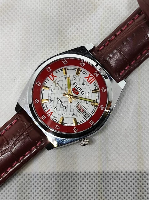 Timex X Peanuts Orologio Uomo 40mm San Valentino – Cinturino Rosa, Quadrante Bianco, Cassa Argentata – Regalo A Tema