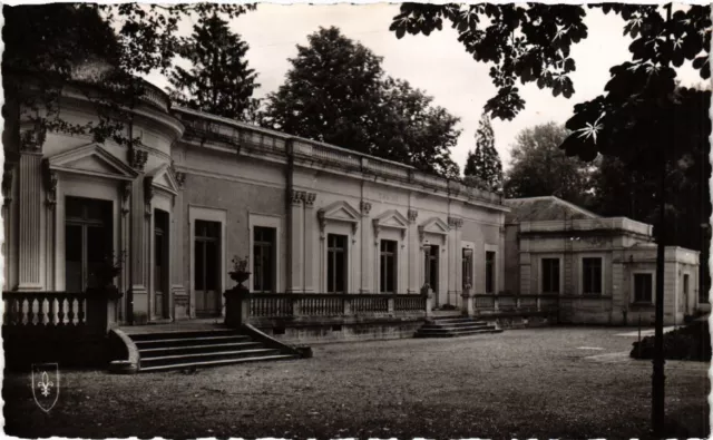 CPA POUGUES-les-EAUX - Le Casino - La Boule (457290)