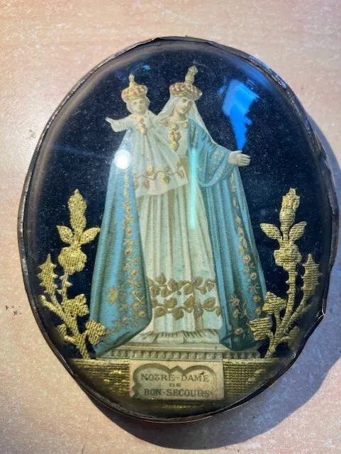 Ancien Cadre Médaillon Bombé Reliquaire Sainte Anne et L'Enfant Jésus Crucifix