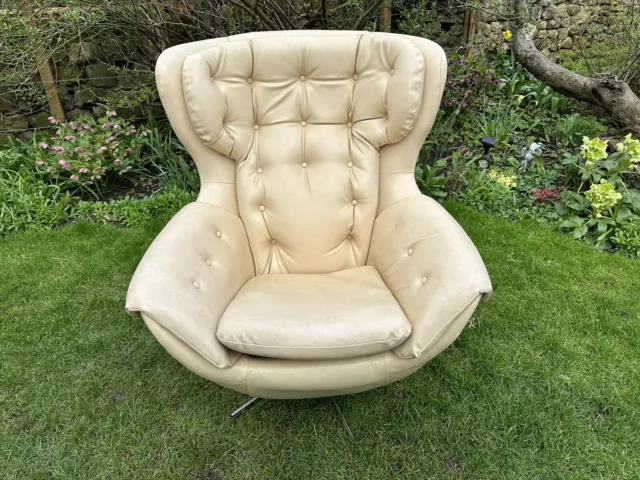 Vintage Retro Cream Leather Swivel Rocking Arm Egg Chair.  1970’s Mid Century 3