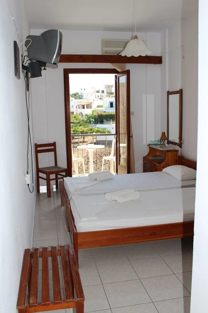 PROPRIETAIRE VEND HOTEL 18 CHAMBRES DANS L’ILE DE PATMOS DODECANESE GRECE  Terra 8