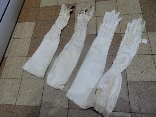 2 Ancienne paire de gants peau longs boutons nacre Au Bon Marché Paris XIX.XXe