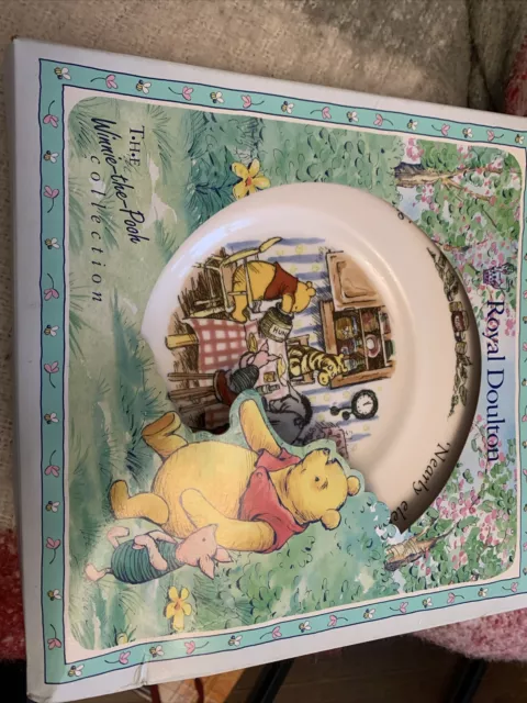 Royal Doulton Winnie the Pooh Collection Porcelain Plate Original In Box Hanger
