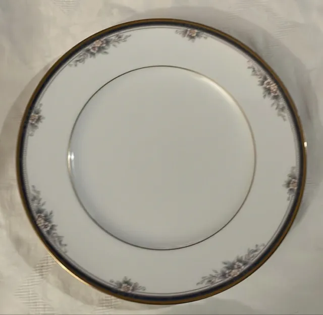 NORITAKE Ontatio 2 Dinner Plates 10.5" White Floral Design W/Gold Trim 1987-2006