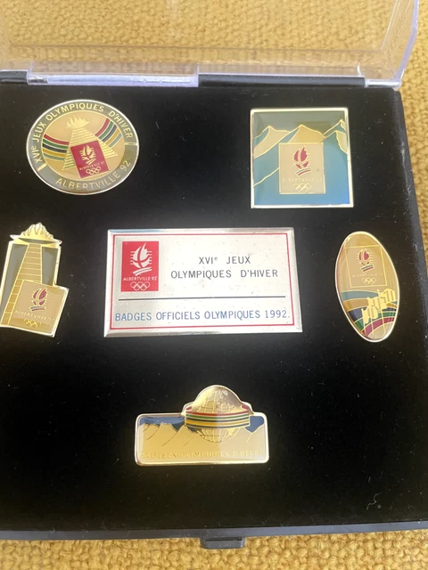 Lot De 2 Coffrets De 4 Pins Virax (thème Outillage) - Tous Numérotés - Occasion - Pour Collection