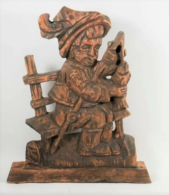 Wandrelief Holzfigur auf Bank handarbeit antik Relief Sammler Deko rustikal