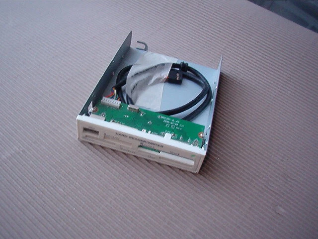 3,5" Kartenleser für PC - wie abgebildet - guter Zustand