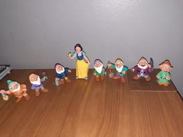Vintage Small Disney Snow White & 7 Dwarfs Plastic Figures bullyland # 2
