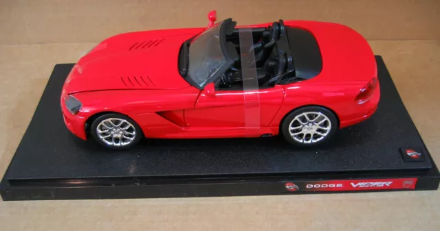 Hot Wheels Dodge Viper SRT-10 Red Convert Sport Car Die Cast 1:18 NEW Box Wears