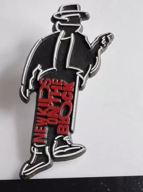 New Kids On the block plastic Pin badge 71 x 33 mm