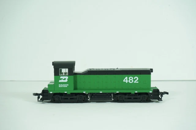 Kato HO Scale Burlington Northern EMD NW2 Phase II Diesel Engine Itm 37-113 HO10