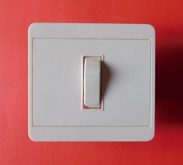 068111 Enjoliveur Blanc pour Prise Courant 2P+T Surface - Legrand