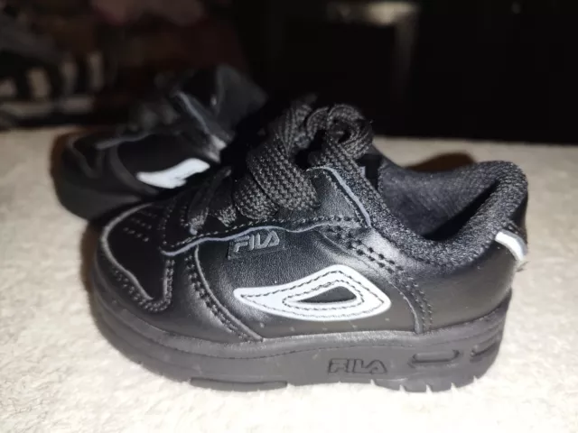 Baby Junge Gr. 3 schwarze Lederschuhe von FILA schwer getragen tolle Qualität