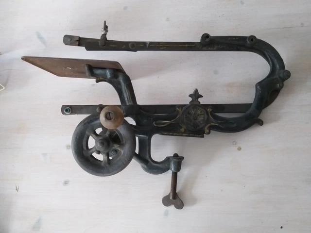 Handbetriebene Dekupiersäge um 1870 Schreiner Tischler etc.