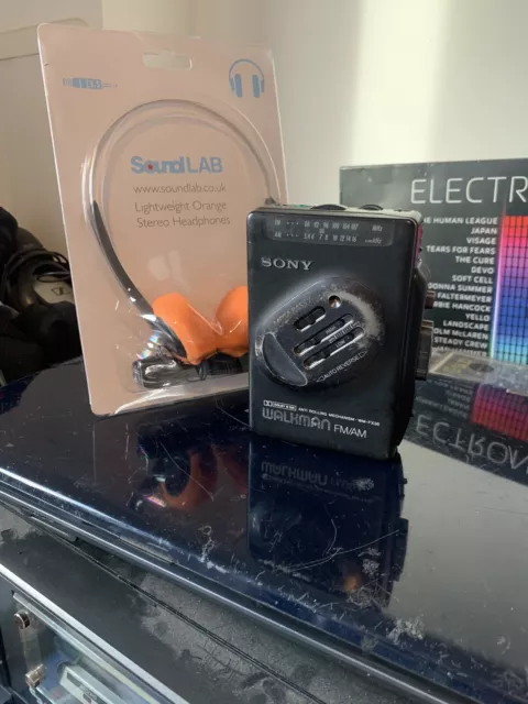 PHILIPS PORTABLE RADIO Cassette Player Walkman New Belt Working Condition Retro EUR 79,99 - FR