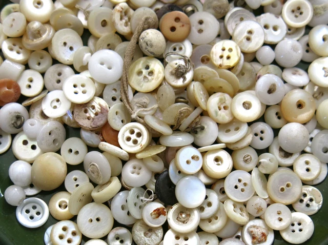 Lot De Boutons Vintage - Environ 280 Grammes - Occasion, Assortiment De Couleurs