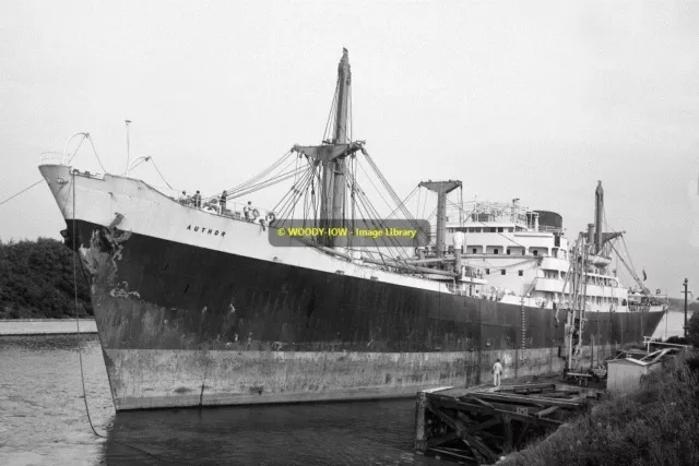 mc2858 - Harrison Cargo Ship - Author - photo 6x4