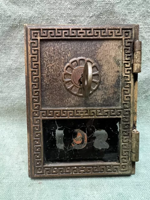"Puerta de buzón de correo postal vintage de la oficina de correos de Yale con cerradura y llave 3-5/8""x5"""