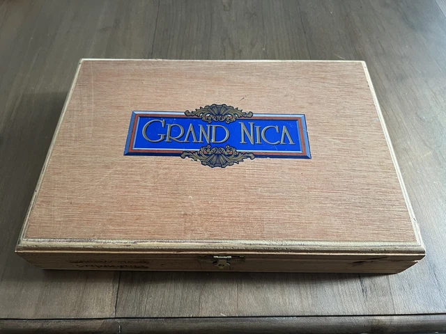 Carlos Tarno Grand Nica Churchill Wooden Cigar Box Empty Holds 25 Cigars