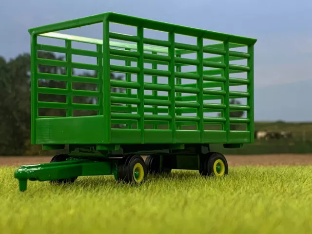 1/64 Ertl John Deere Square Bale Kicker Hay Wagon
