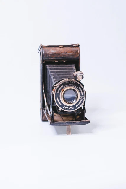 Rare ancien appareil photo à soufflet Pronto AGC vintage des années 40