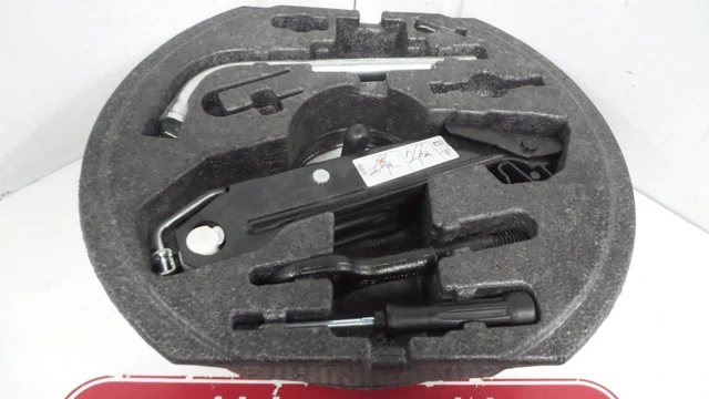 Set Attrezzi Volkswagen Scirocco (137/13Ad) Hatchback 2.0 Tdi 16V (Cfgc) 2014