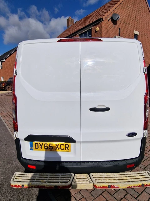 Click Cleaners FORD TRANSIT CUSTOM 2.2 swb double cab 42,000 miles genuine Fsh ...