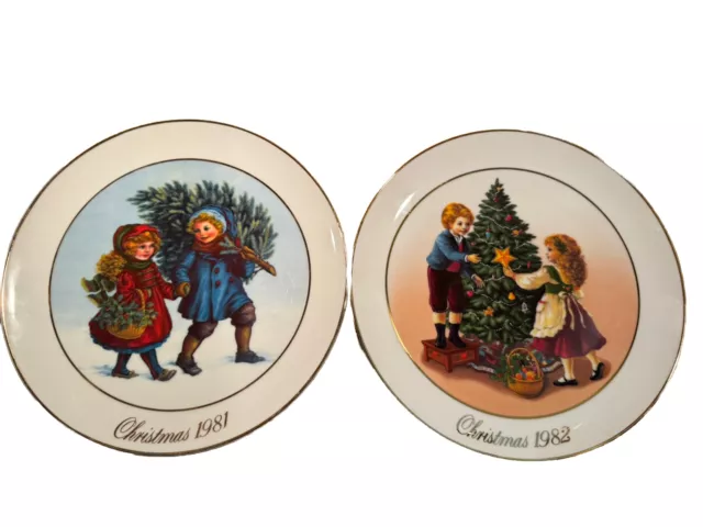 2 Avon Christmas Memories Collector Plates 1981 1982  22K Gold Holiday Xmas