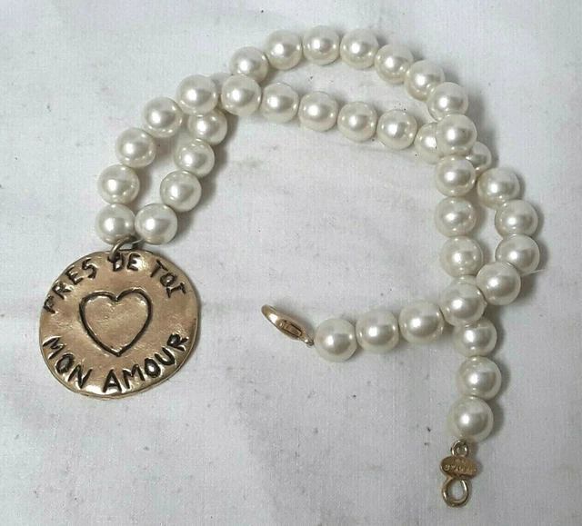 15/Jacky/Collier Fausses Perles/Médaillon Laiton " Pres Toi De Mon Amour "1970