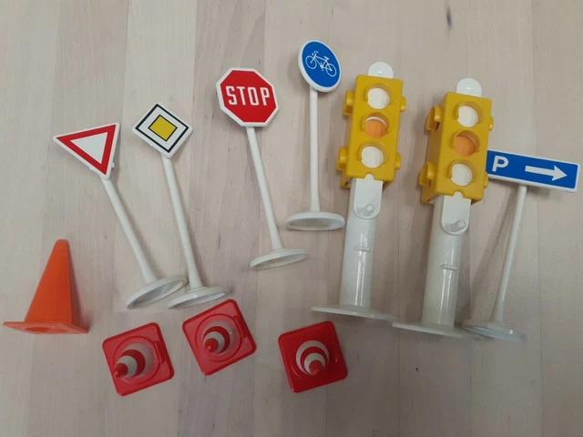 Playmobil 11 piece Vintage White Stoplights, Parking Meter, stop Sign, cones