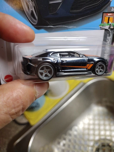 Xe mô hình Hot Wheels ‘18 Camaro SS | Việt Nam