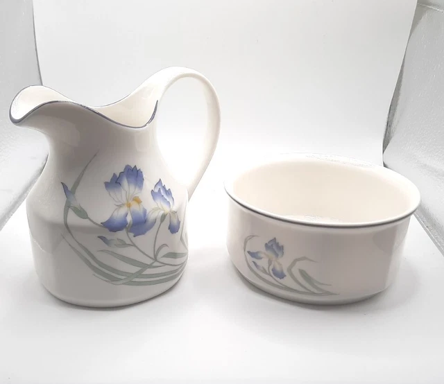 Royal Doulton Minerva Pattern Milk Jug And Sugar Bowl In Excellent Condition